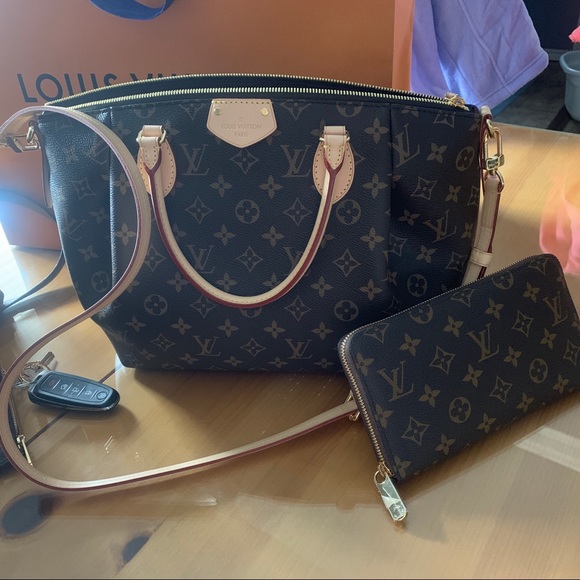 Meet your Posher, Hayley - Picture 2 of 3